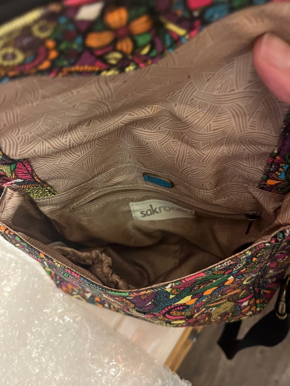 Sakroots Black-Strap Multicolor Floral Crossbody EUC fold over magnetic button - Picture 5 of 12